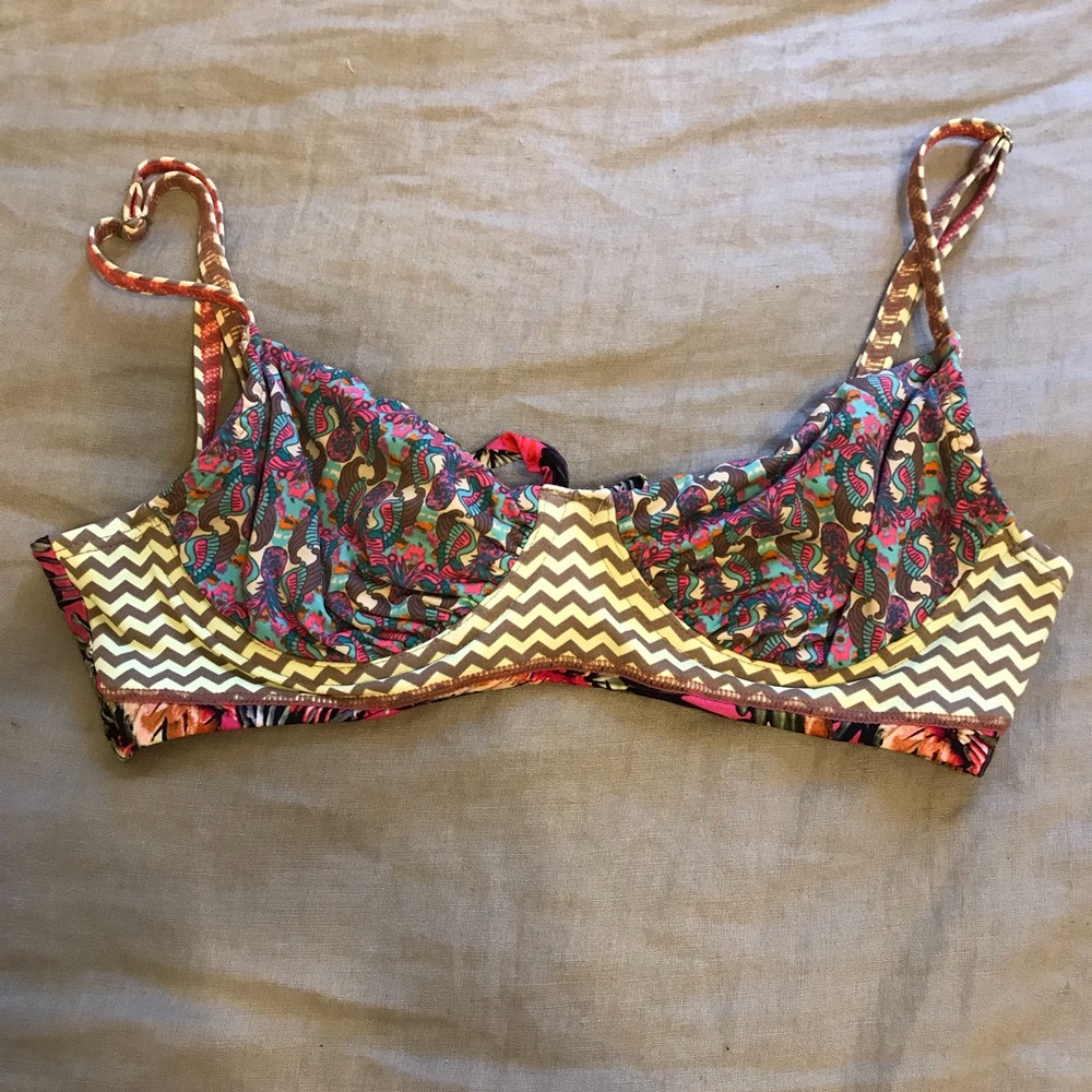MAAJI bikini top size small reversible